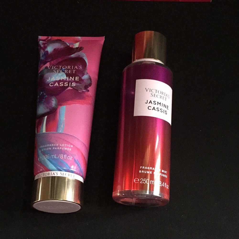 Victoria’s Secret Jasmine Cassis lotion & mist set - Picture 4 of 5